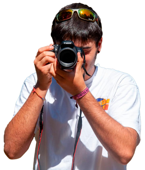 Oier_Camaras Oier con cámara de fotos